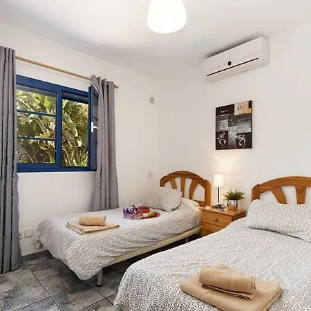 Manuela, Modern 3 Bed Villa With Ac & Wifi Tías