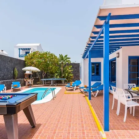 Manuela, Modern 3 Bed Villa With Ac & Wifi * Tias