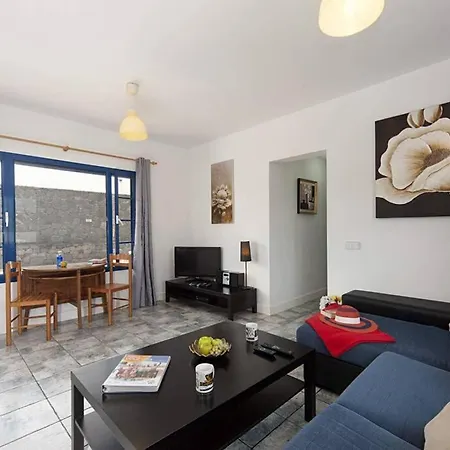 Manuela, Modern 3 Bed Villa With Ac & Wifi Tias