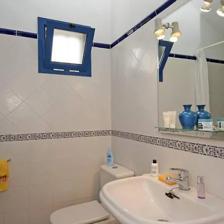 Manuela, Modern 3 Bed Villa With Ac & Wifi * Tias