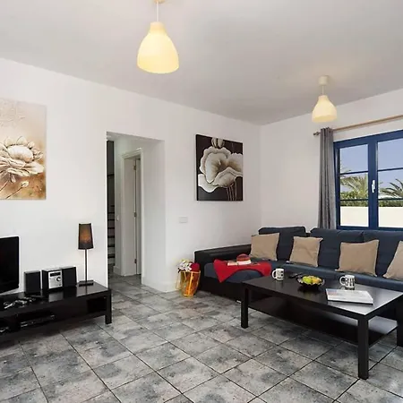 Manuela, Modern 3 Bed Villa With Ac & Wifi * Tias