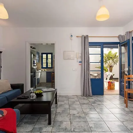 Manuela, Modern 3 Bed Villa With Ac & Wifi Villa